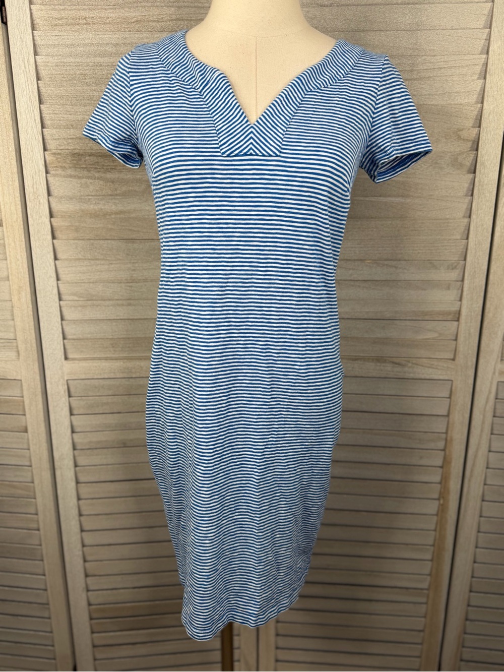 TALBOTS Striped Knit Shift Dress Short Sleeve V Neckline Blue/White-P